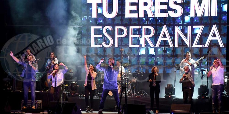 “Cielo Abierto”: Cantos y alabanzas colmaron el anfiteatro Manuel Antonio Ramírez