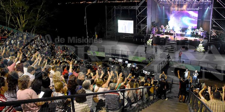 “Cielo Abierto”: Cantos y alabanzas colmaron el anfiteatro Manuel Antonio Ramírez