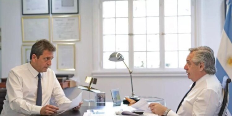 Sergio Massa reunido con Alberto Fernández en Olivos. Foto: Twitter @alferdez.