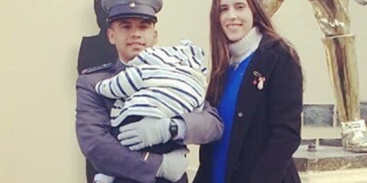 PADRE DE FAMILIA. Michael junto a su esposa y su hijo, una postal familiar antes de que ocurra la tragedia.