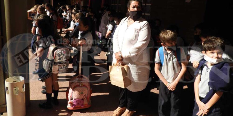 A pesar de no ser obligatorio, muchos estudiantes utilizan el barbijo en las aulas