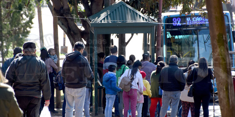 DEMORAS. Los usuarios, una vez más, los afectados por el irregular servicio.
