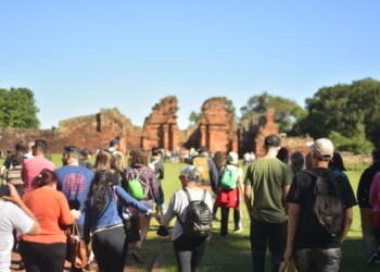 Advierten a los turistas ser precavidos para evitar estafas durante las vacaciones