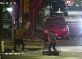 Posadas: las cámaras del 911 captaron el violento asalto a un joven