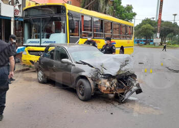 Intentó adelantarse, se metió en contramano y provocó un choque triple