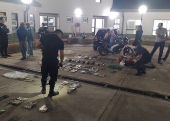 En pocas horas robaron 90 placas de bronce del cementerio de Roca