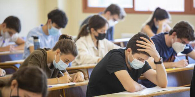 DIFICULTAD. Notan dificultad de lectocomprensión, escritura y expresión oral  en los estudiantes que ingresan a la facultad.