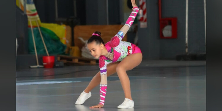 CON MUCHO SACRIFICIO. Ámbar y su madre siguen realizando actividades que le permitan juntar el dinero para Lima. (Foto gentileza A. Conejero).