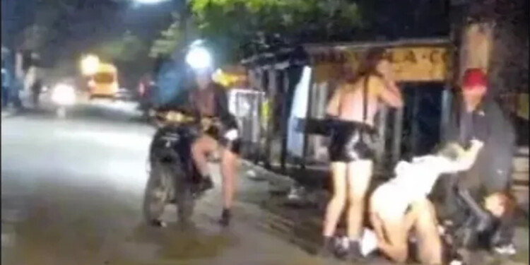 Captura del video de la agresión que se viralizó en las redes sociales.