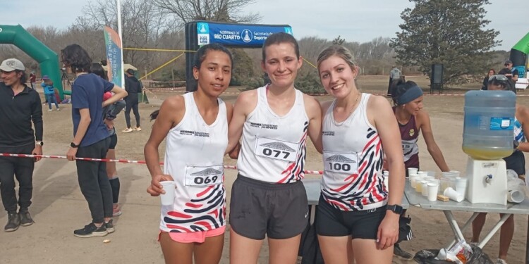 VELOCIDAD. Maciel, Vier y Siruk, las tres abanderadas misioneras en el podio.