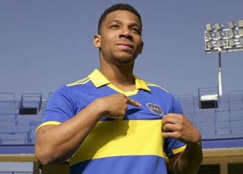 Sin sponsor e inspirada en los ’90: así es la nueva camiseta de Boca