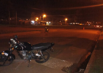 Tres personas lesionadas tras choque frontal entre motos