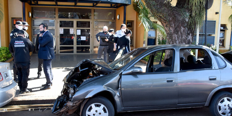 COMISARÍA TERCERA. Sobre la avenida Uruguay, a pocas cuadras del choque, fue requisado ayer por la Policía Científica y el juez Monte.
