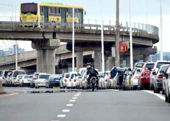 Largas colas en el puente con Encarnación: “Para mí el cuello se da en la parte migratoria”