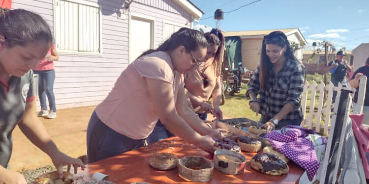 SOLIDARIDAD. La agrupación “Construyendo Sonrisas” apadrina a cuatro merenderos de Posadas.