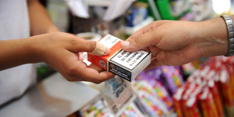 GOLPE AL BOLSILLO DE CONSUMIDORES. Las tabacaleras aumentaron el precio de los cigarrillos en un 12% promedio.