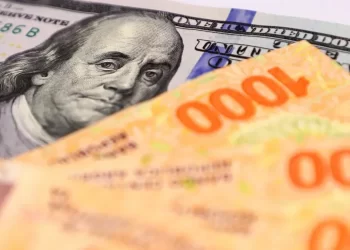El dólar sigue en alza: el blue se dispara y llega a los $338
