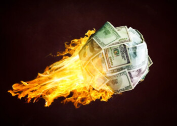 Dólar récord: el blue se dispara y alcanza por primera vez los $300