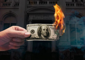 Dólar récord: el blue se dispara y alcanza por primera vez los $300