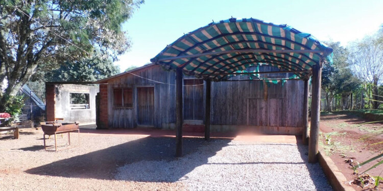 LA ESCENA. El domicilio del colono que fue nuevamente blanco de delincuentes. Hasta anoche no había detenidos.