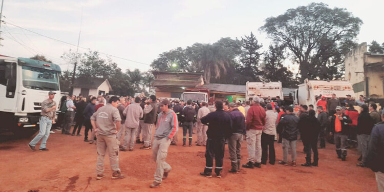 ANÁLISIS Y DEBATE. En asamblea evaluaron la nueva propuesta salarial.