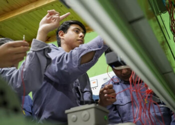 Convocan a escuelas técnicas para diseñar la primera plaza inteligente de Misiones