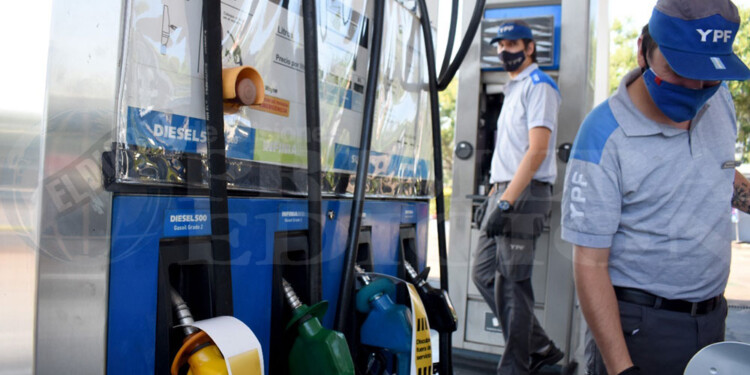 COMPLICACIONES. “Conseguir gasoil en las rutas argentinas es una odisea. Se ven muchos camiones esperando para cargar combustible, es complicado”, dijo Barreto.