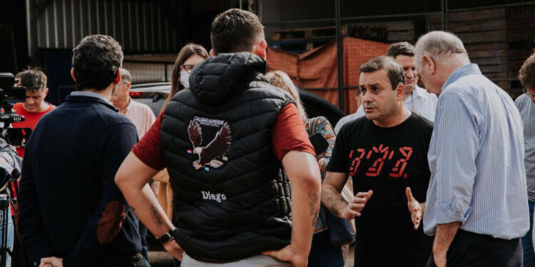 TRABAJO IN SITU. Ayer, el Gobernador recorrió el predio con funcionarios de su gabinete.