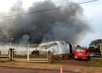 Incendio del depósito de AFIP: “La parte media de las instalaciones todavía se sigue quemando”