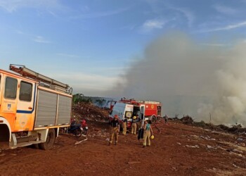 Voraz incendio en la zona del basural de Puerto Iguazú