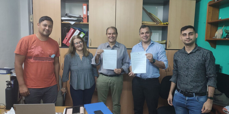 REGULARIZACIÓN. En la EPET 1 se hizo entrega de la resolución N°2135/22.