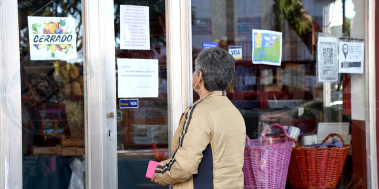 EL CONFLICTO ALCANZÓ A COMERCIOS. Algunos de ellos cerraron sus puertas este miércoles en solidaridad con los operadores.
