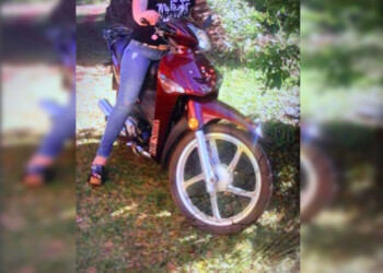 Motochorros forcejearon con una mujer y le robaron su motocicleta