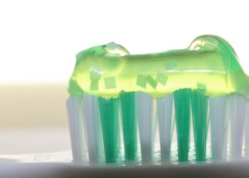 Bolivia producirá una crema dental elaborada con “hojas de coca”