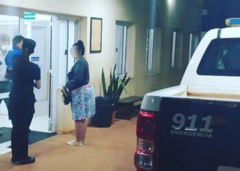 Un niño y su madre cayeron en el pozo de una letrina