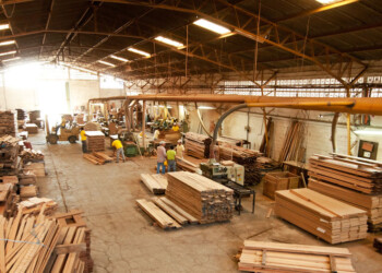 Preocupación en la industria maderera ante la escasez de insumos importados