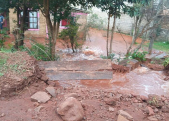 Oberá: reventó un caño maestro e inundó el barrio Sapucay