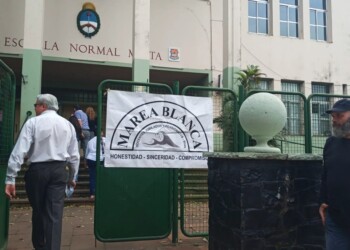 Gremios docentes se reúnen hoy con el Gobierno y exigen un piso salarial de $80.000