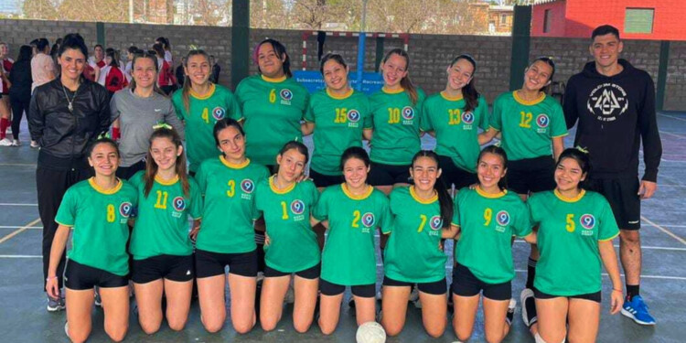 BUSCARÁN LEVANTAR. La Selección Femenina U-17 de Misiones perdió en el estreno y hoy irá por la recuperación.