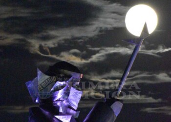 Así se vio en Posadas la “Superluna de Capricornio” antes de que la lluvia la opacara