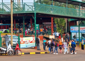 Manifestantes impidieron el ingreso y egreso de micros en la terminal de Iguazú