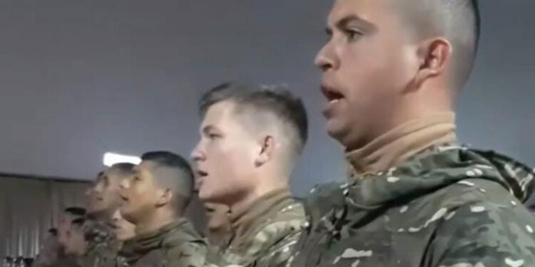 “MICHEL” VERÓN. El cabo misionero (primero derecha) continúa en estado grave en terapia intensiva en un sanatorio céntrico de Posadas.