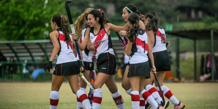 VAN POR TODO. Las chicas de Guaraní quieren coronar un destacado torneo con el trofeo y el ascenso a la A. (Instagram Guaraní)