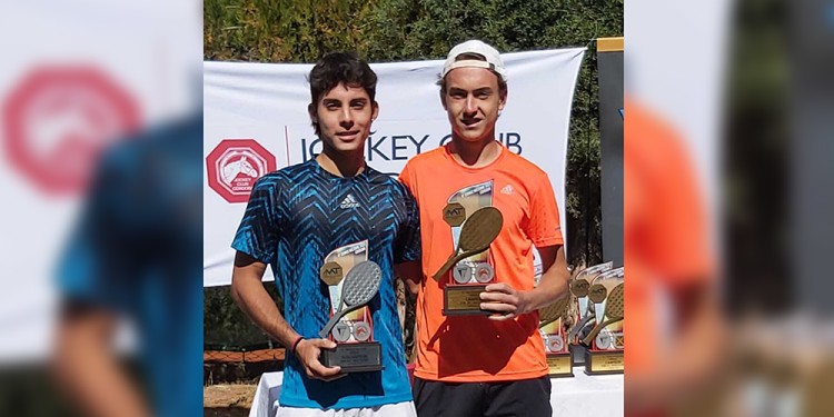 PROTAGONISTAS. Messa, junto al campeón Gaia (de gorra), tras la final.