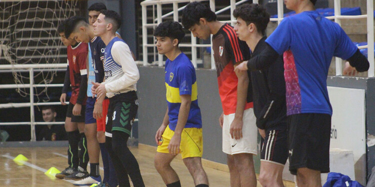 TRABAJO. El equipo entrena de lunes a sábados, tanto en el “Finito” como en el Brown (Gentileza Solo Futsal)