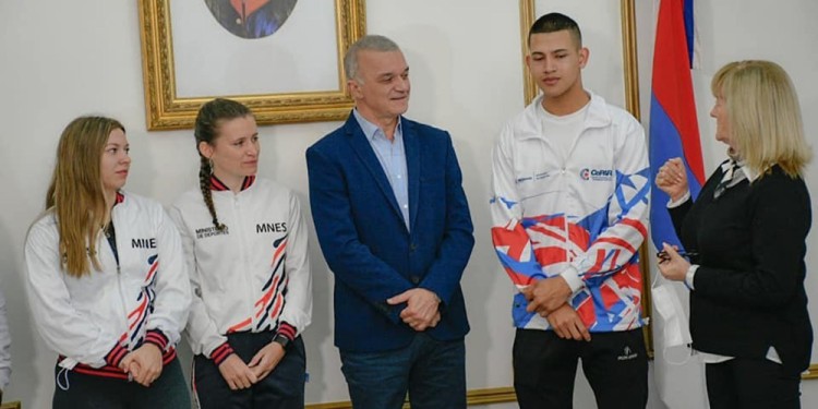 TODO LISTO. Caso, Vier y Amarilla, ayer, junto a Arce y Hippler (Prensa Ministerio de Deportes)