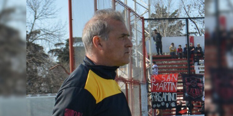 MALESTAR. Álvarez no ocultó su descontento con los fallos del árbitro Sanz (Prensa Crucero)