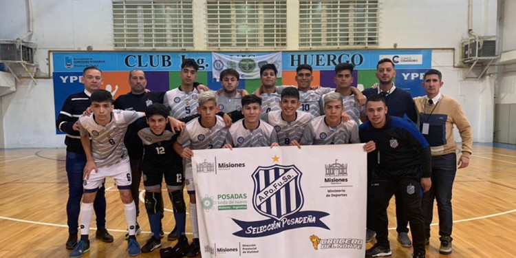 CON VIDA. Los chicos ganaron y hoy enfrentarán al dueño de casa.