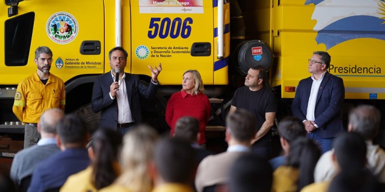 EQUIPAMIENTO. Se entregó ayer en la base de Apóstoles a los brigadistas.