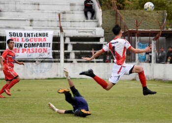 Fútbol Provincial: Guaraní y UCDE, los adelantados en semifinales